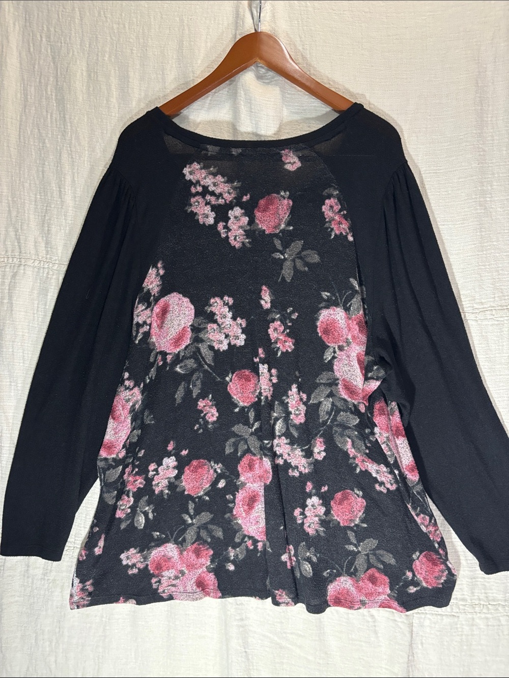 Black Long-Sleeve Floral Tee with Pink Rose Print - Picture 6 of 7